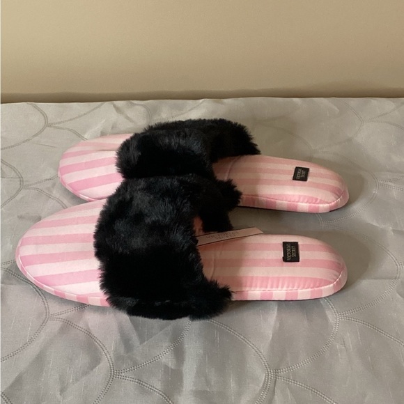 NWT Victoria’s Secret Signature Stripe Satin Slippers - Picture 4 of 8
